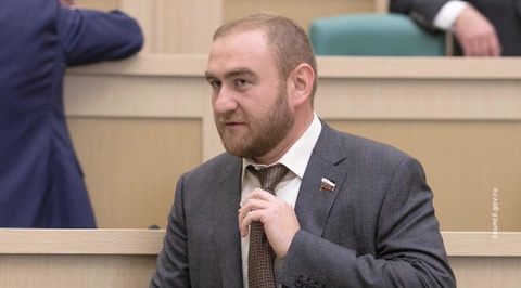 Сенатору Арашукову предъявлено обвинение по трем статьям УК РФ