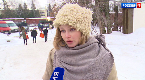 Пересильд в папахе, Хаматова в татарском платье и замотанный в шаль Маковецкий на съемках в Казани (сюжет программы "Вести")