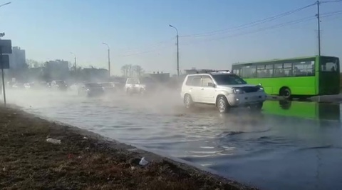 В Хабаровске из-за течи в коллекторе прорвало канализацию