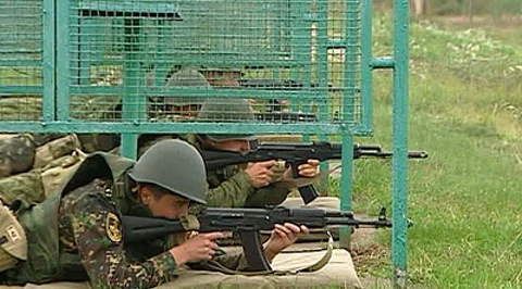 Контрактники из стран СНГ состязаются за звание "Воин Содружества"