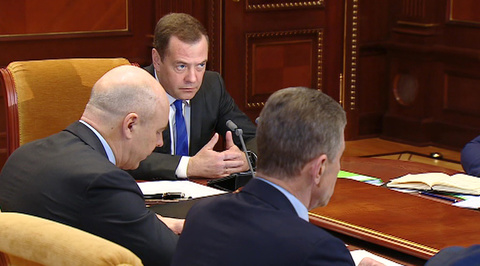 Медведев требует в кратчайшие сроки подготовить законопроект о защите капитала