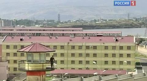 Пытки в тюрьмах Грузии всколыхнули страну