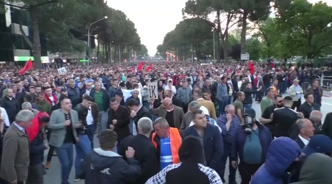 Протесты в Албании: демонстранты требуют смены власти