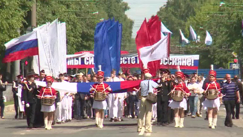 Страна отмечает День России