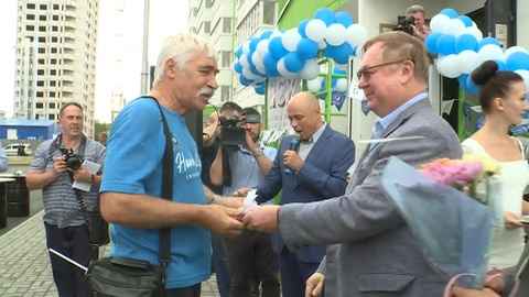 В Липецке вручили ключи от новых квартир почти 30 семьям