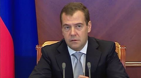 Медведев предлагает проводить освидетельствование водителей каждые пять лет