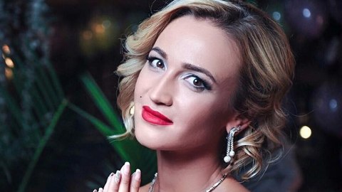 Бузова ответила тем, кого "бомбит" от ее работы во МХАТе