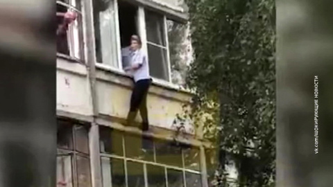 Отец хотел выбросить из окна: в Саранске полицейские спасли жизнь пятимесячному ребенку