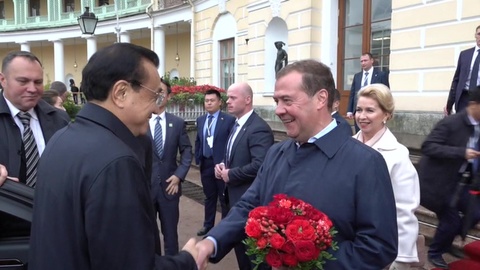 Дмитрий Медведев проведет переговоры со своим китайским коллегой Ли Кэцяном