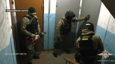 Во время задержания автостраховщики-мошенники пытались спустить улики в унитаз