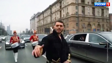 Наглый рэпер перекрыл Новый Арбат ради съемок клипа с "Майбахами"