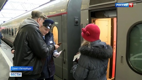 В Петербурге проводили первый поезд до Крыма