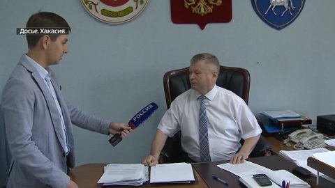 Специалист по единоборствам и странные приемы: хакасский чиновник затягивает суд
