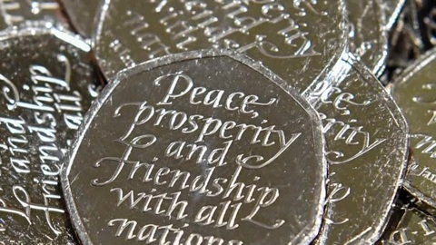 В Великобритании выходят в обращение монеты с датой Brexit