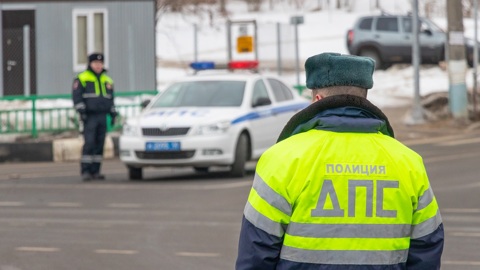 Госдума отклонила правительственный законопроект о лишении водителей прав за совершение "систематических" грубых нарушения ПДД
