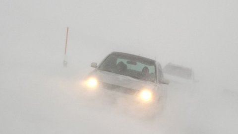 Движение транспорта возобновили на участках трассы М-5 в Оренбургской области