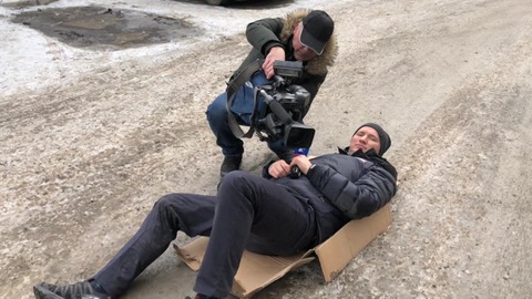 Журналиста Павла Брыкина сбила машина: водитель пытался уйти от интервью