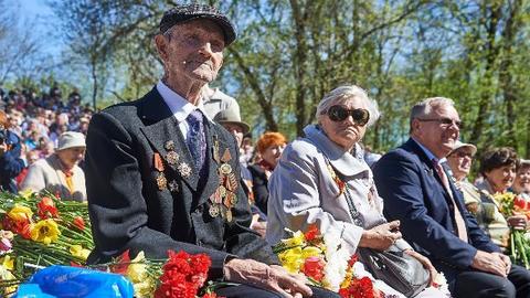 Путин поручил разработать новые меры соцподдержки россиян