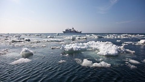 Российское судно из-за аварии потеряло ход в Охотском море
