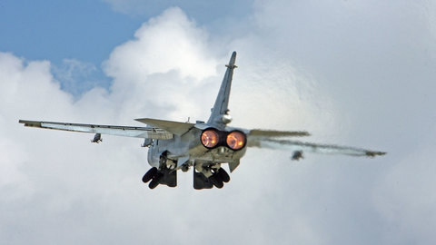 Минобороны впервые показало удар Су-24М на предельно малой высоте