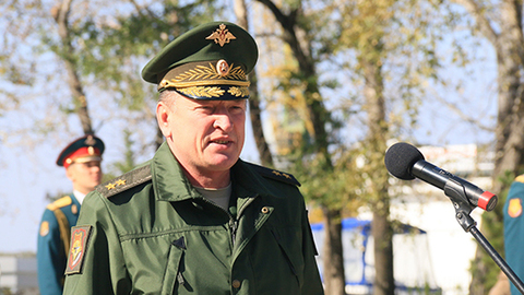 Командующий ЦВО вручил награды освобождавшим Красный Лиман военным
