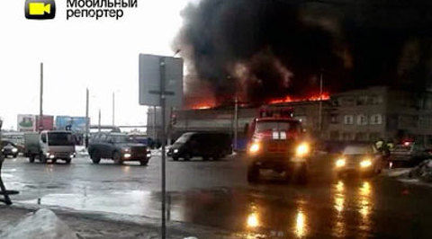 В Кургане загорелась пожарная лаборатория. Видео очевидца