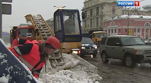 Столичные сугробы превращаются в непролазную кашу