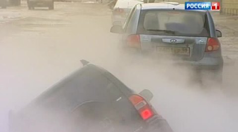 В Петербурге машины провалились под землю и сварились в кипятке