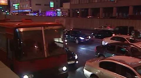 Пробки окольцевали центр Москвы: город стоит