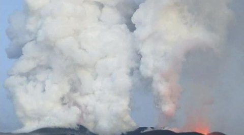 МЧС: конус вулкана Плоский Толбачик не взрывался