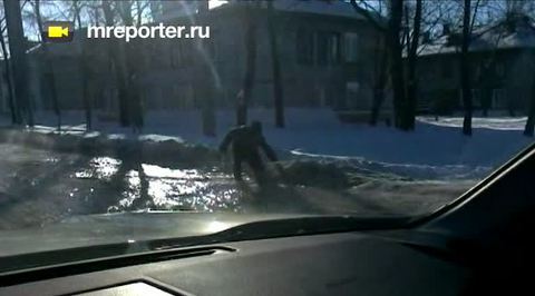 Замороженный Хабаровск еще и затопило: видео очевидца 