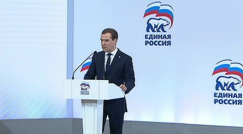 Медведев: усыновление детей иностранцами - следствие равнодушия
