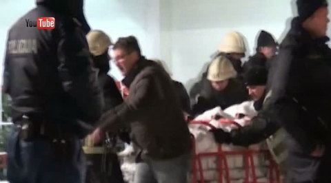 ЧП в Латвии: крыша магазина не выдержала тяжести снега