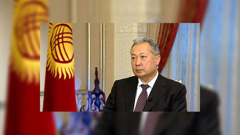 Президент Киргизии сбежал, оставив власть оппозиции