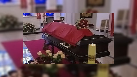 В Польше попрощаться с президентской четой идут сотни тысяч людей