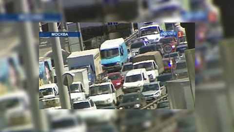 К борьбе с пробками подключат департамент транспорта и связи