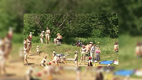 Жара снимает с москвичей галстуки и кормит грибами
