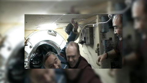 Космонавты "Союза" застряли на МКС