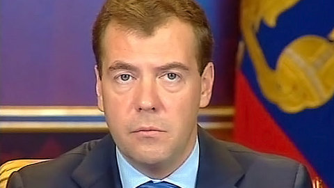 Медведев узнал о проблемах погорельцев из первых уст