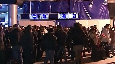 В Домодедове по-прежнему горит красное табло