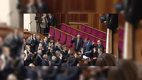 Украина за несколько часов стала внеблоковой страной