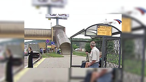 За парковку на остановках водителей накажут полновесным рублем