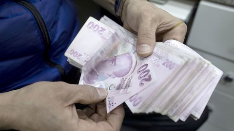 В Турции рухнула лира из-за угрозы кризиса. Что будет с рублем?
