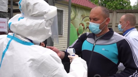 Испытателей вакцины поместили в двухнедельную изоляцию