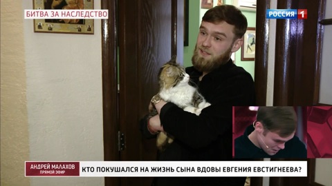 Евгений Благонравов показал, как живет в квартире матери