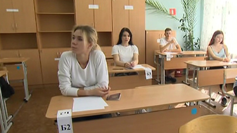 Не поступающие в вузы выпускники будут сдавать два экзамена