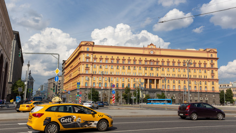 В Москве началось голосование по выбору памятника на Лубянке