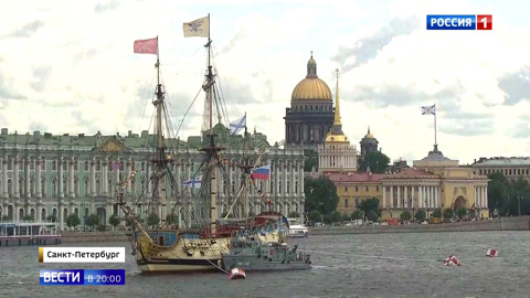 В честь Дня ВМФ в Петербурге зажгут ростральные колонны