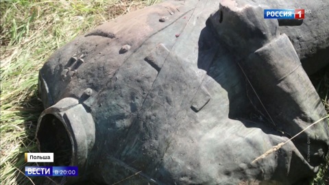 Распилили и увезли: судьба польского памятника Рокоссовскому остается неизвестной