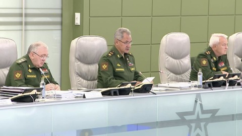 Шойгу: военнослужащие РФ будут получать ежемесячную надбавку